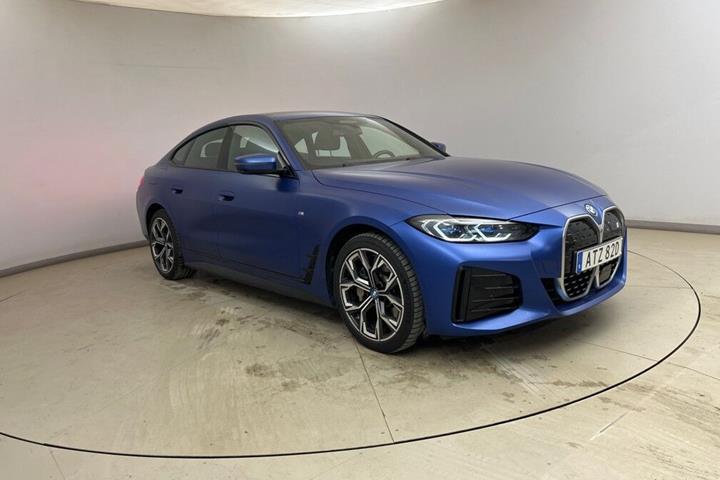 Blå BMW i4 fra 2023