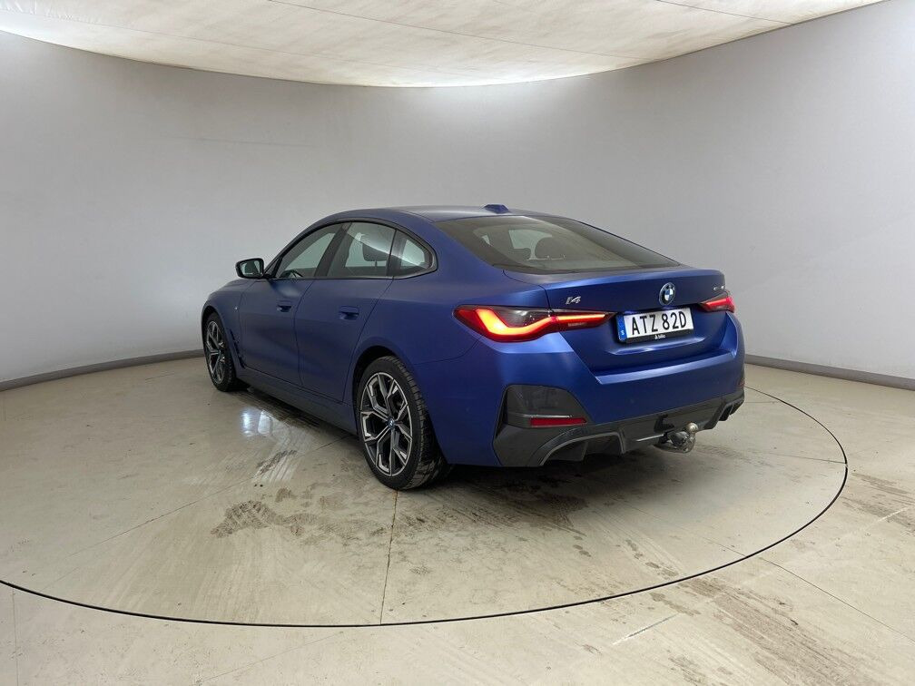 Blå BMW i4 fra 2023