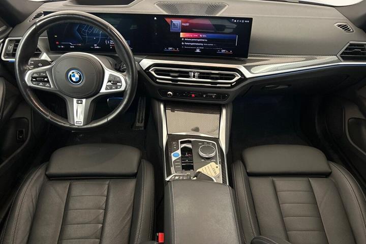 Blå BMW i4 fra 2023