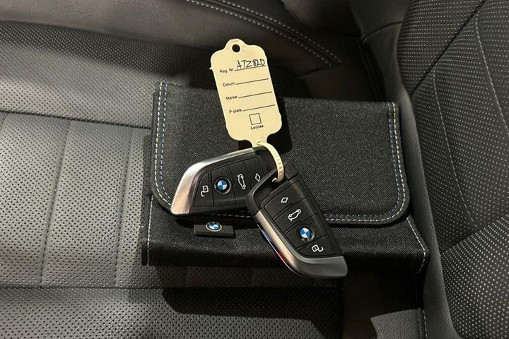 Blå BMW i4 fra 2023