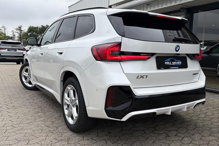Hvid BMW iX1 fra 2024