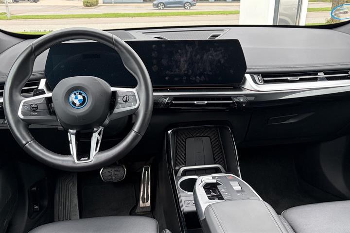 Hvid BMW iX1 fra 2024