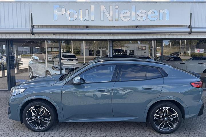 Grøn BMW iX2 fra 2026