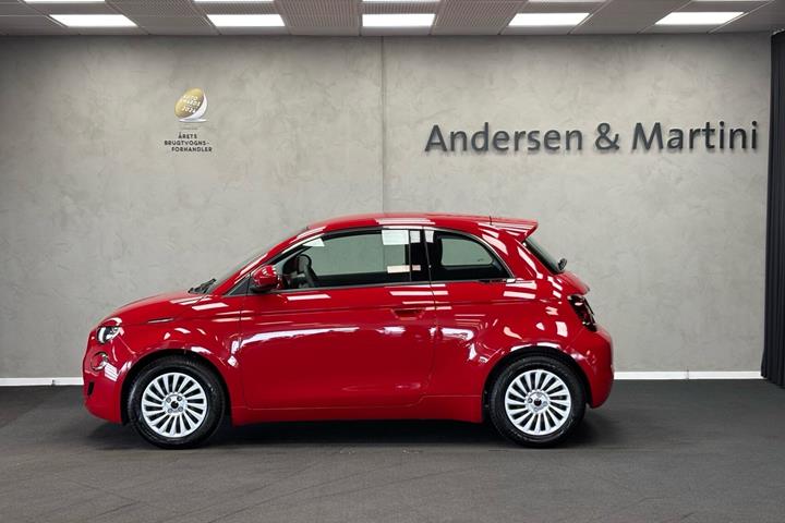 Rød Fiat 500e fra 2024