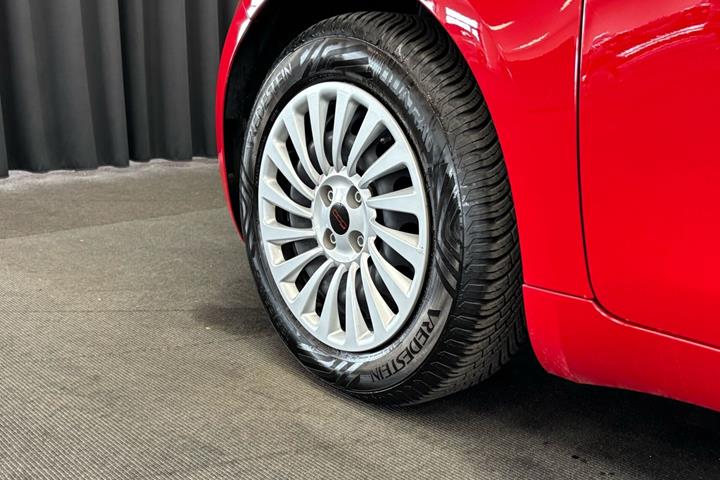 Rød Fiat 500e fra 2024