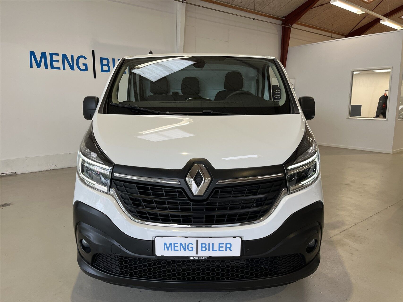 Hvid Renault Trafic fra 2021