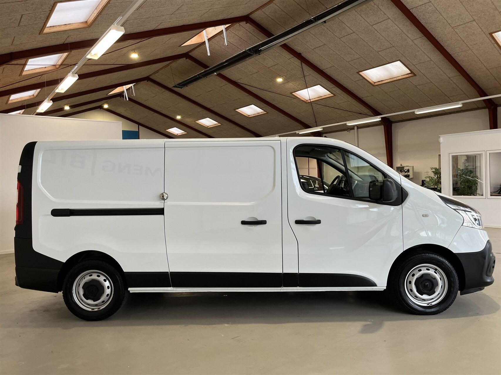 Hvid Renault Trafic fra 2021