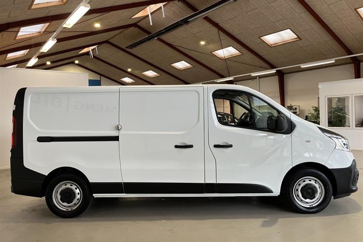 Hvid Renault Trafic fra 2021