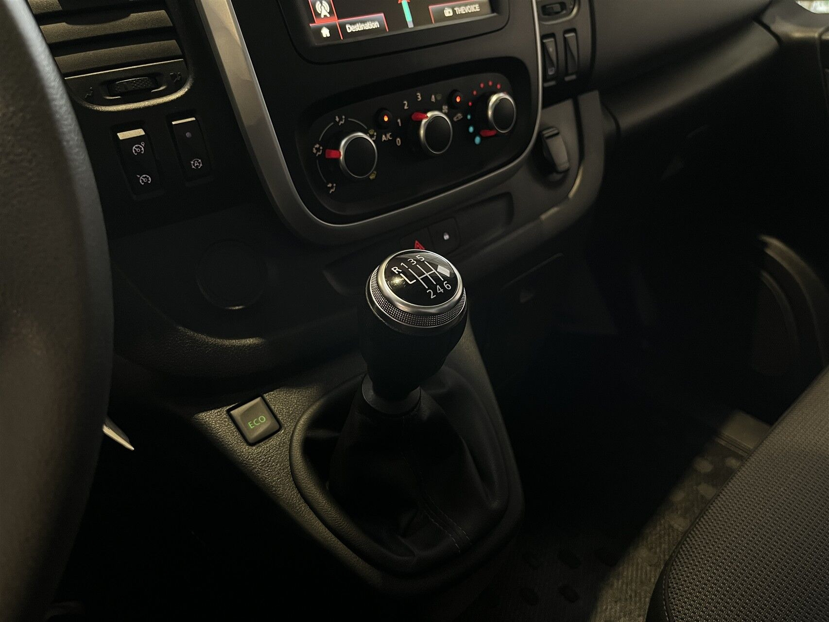 Hvid Renault Trafic fra 2021
