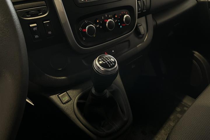 Hvid Renault Trafic fra 2021
