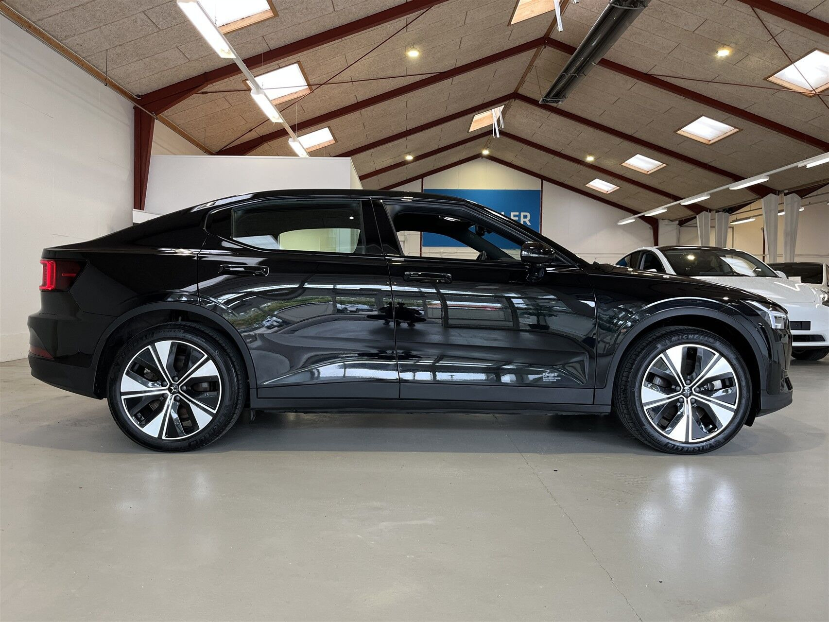 Sort Polestar 2 fra 2023