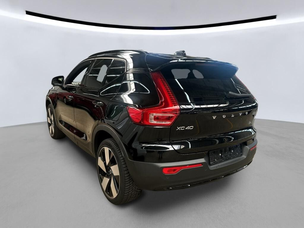 Sort Volvo XC40 fra 2023