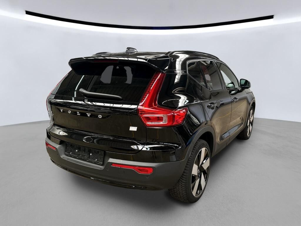 Sort Volvo XC40 fra 2023