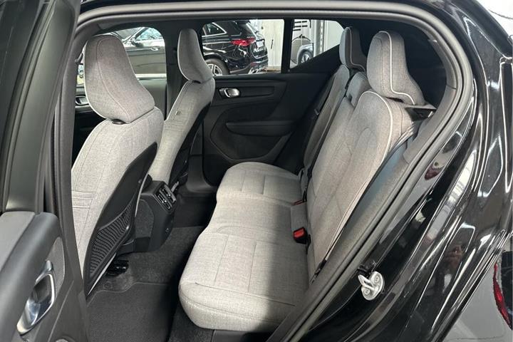 Sort Volvo XC40 fra 2023