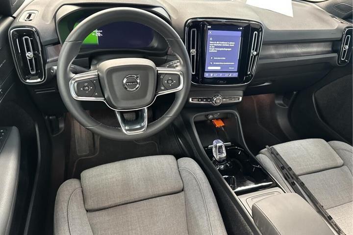 Sort Volvo XC40 fra 2023