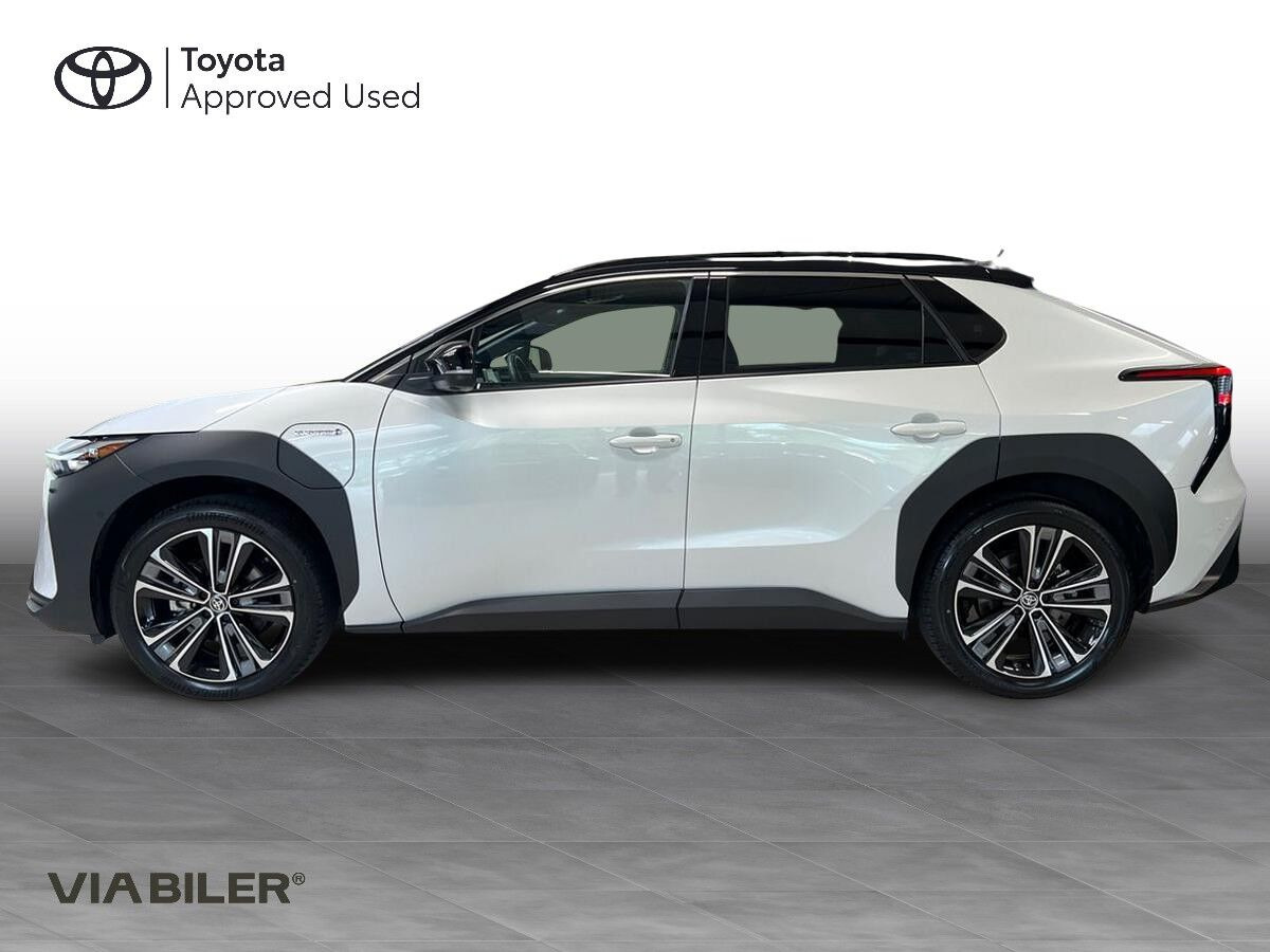 Hvid Toyota BZ4X fra 2023