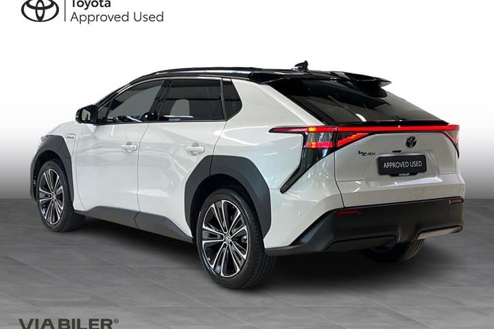 Hvid Toyota BZ4X fra 2023
