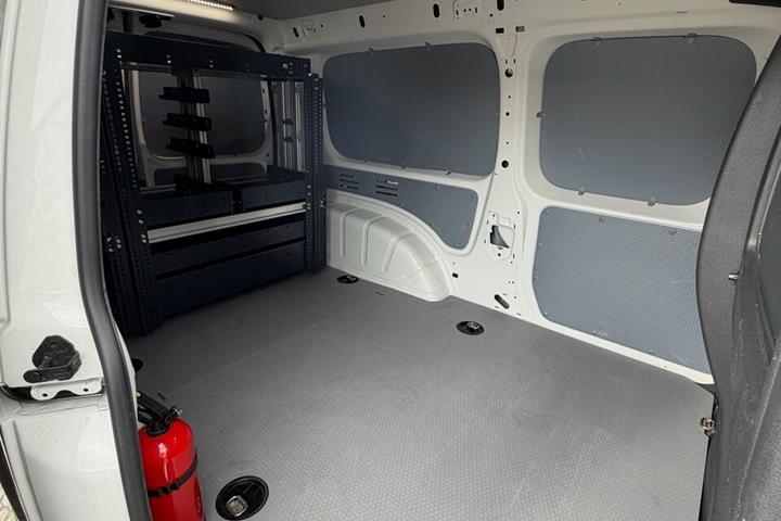 Hvid VW Caddy Maxi fra 2021