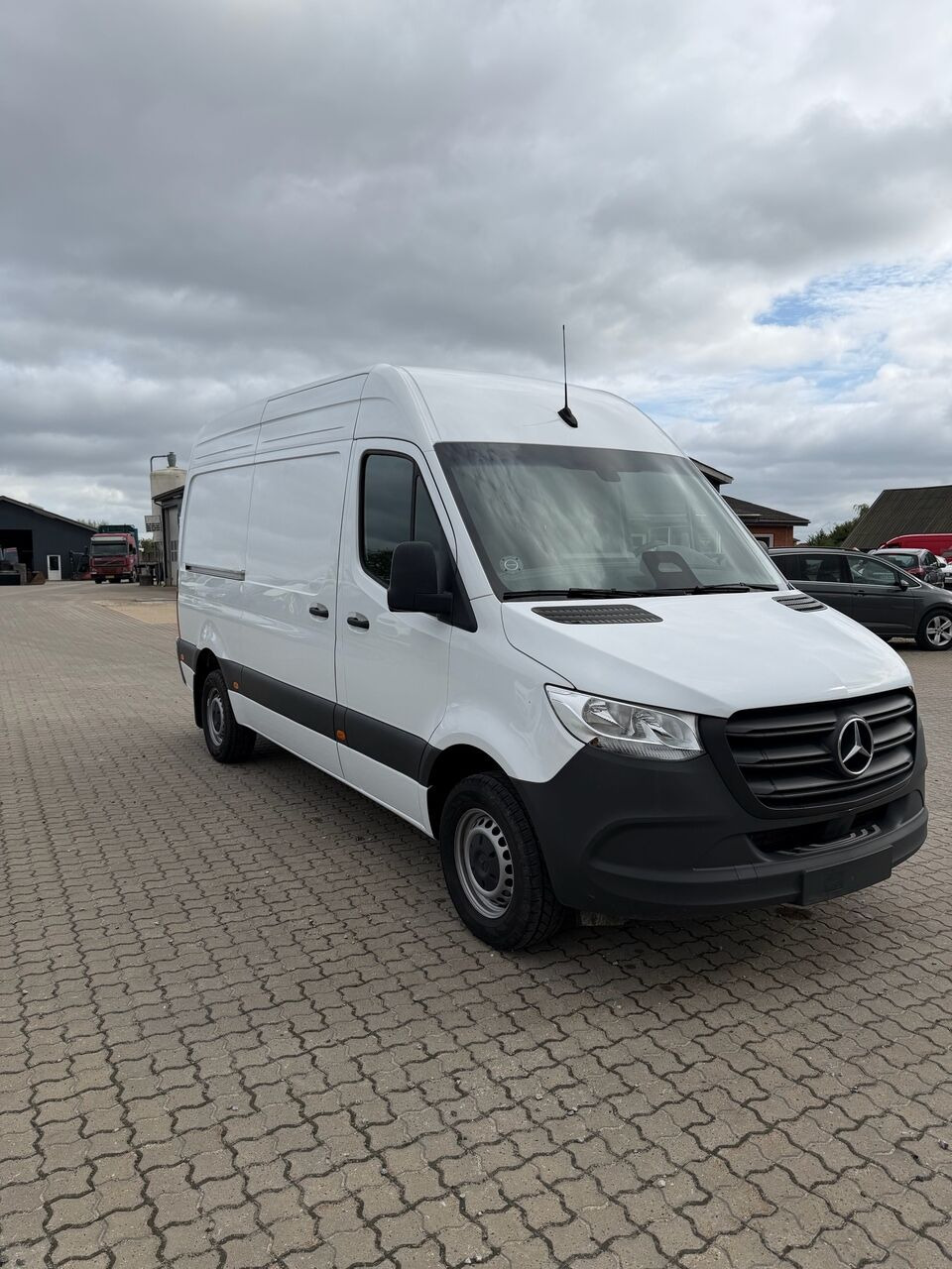 Hvid Mercedes Sprinter fra 2025