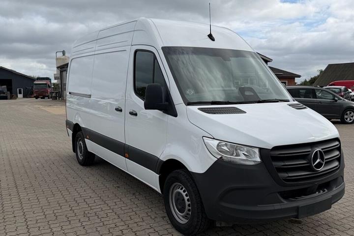 Hvid Mercedes Sprinter fra 2025