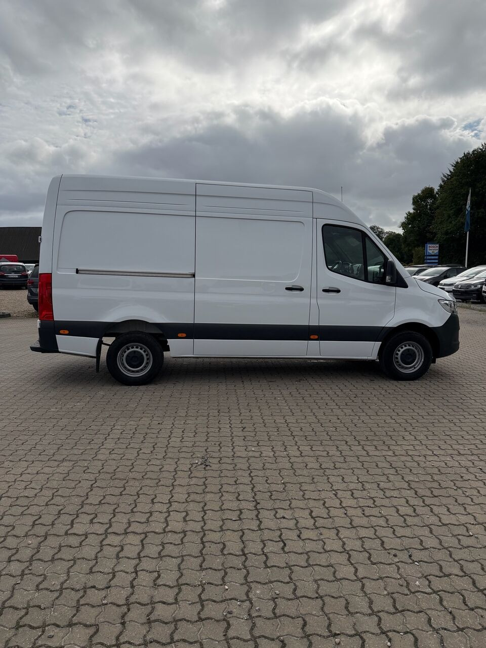 Hvid Mercedes Sprinter fra 2025