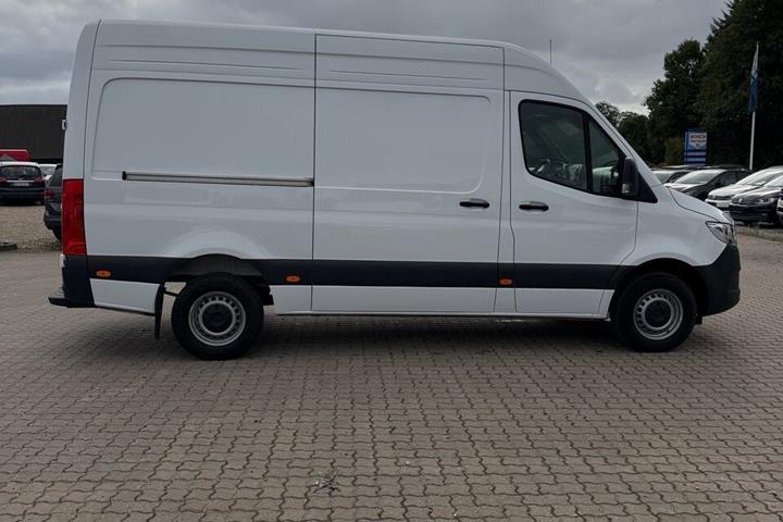 Hvid Mercedes Sprinter fra 2025