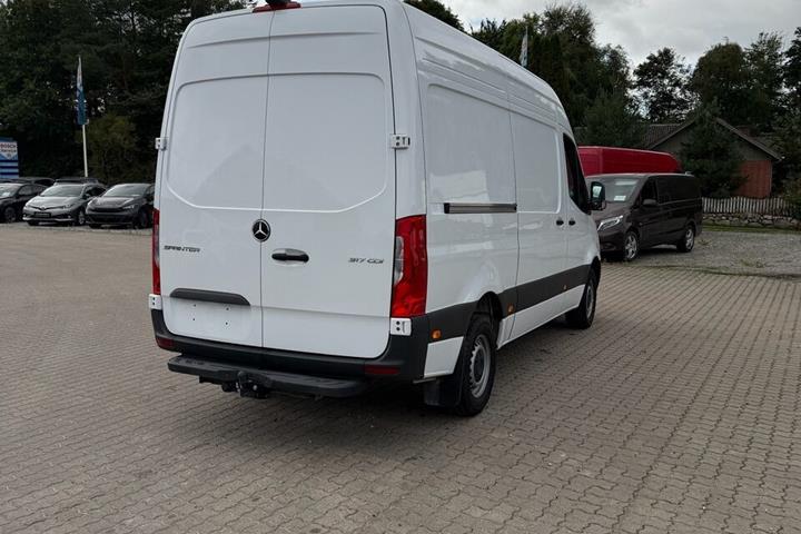 Hvid Mercedes Sprinter fra 2025