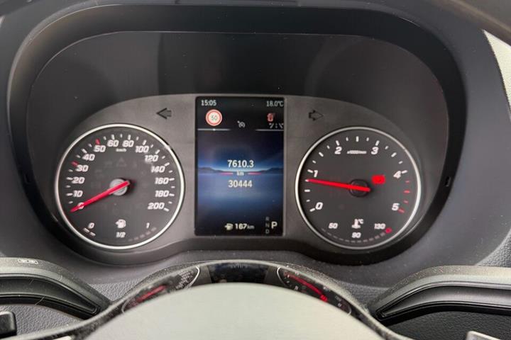 Hvid Mercedes Sprinter fra 2025