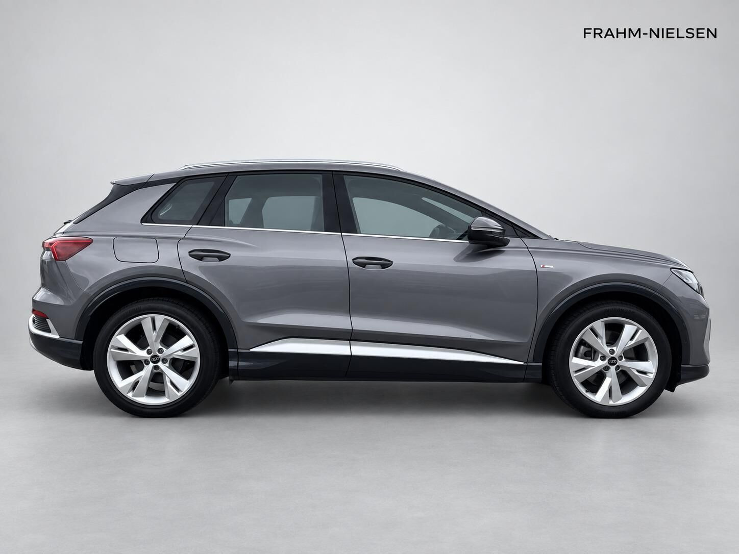 Grå Audi Q4 fra 2024