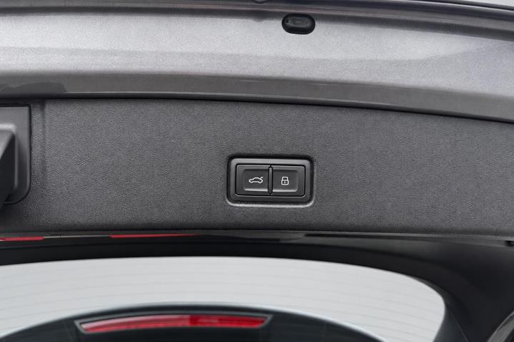 Grå Audi Q4 fra 2024