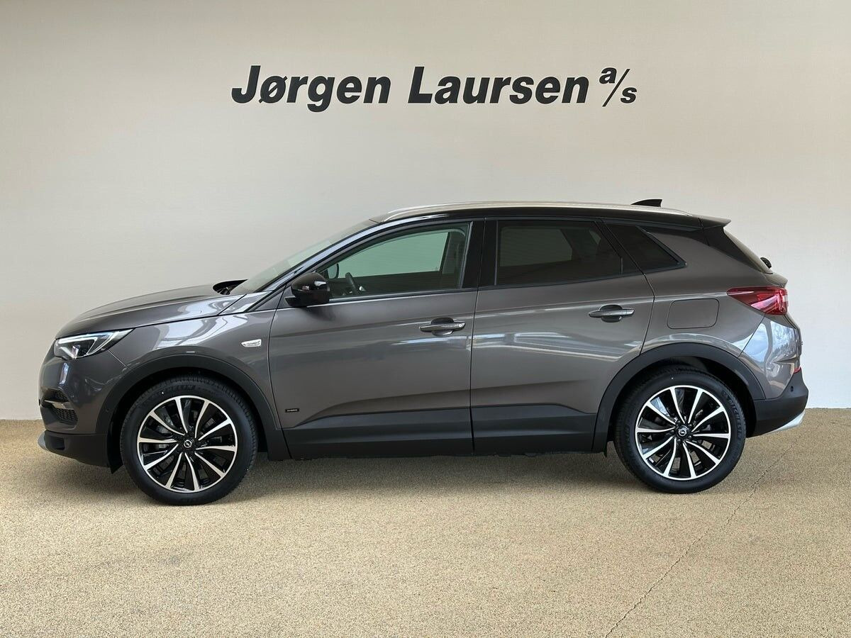 Sort Opel Grandland X fra 2021