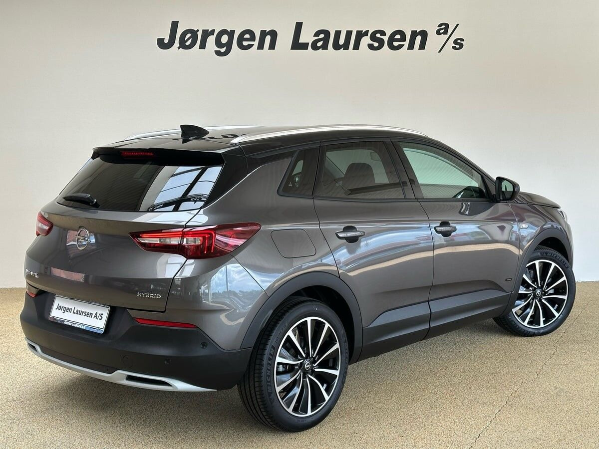 Sort Opel Grandland X fra 2021