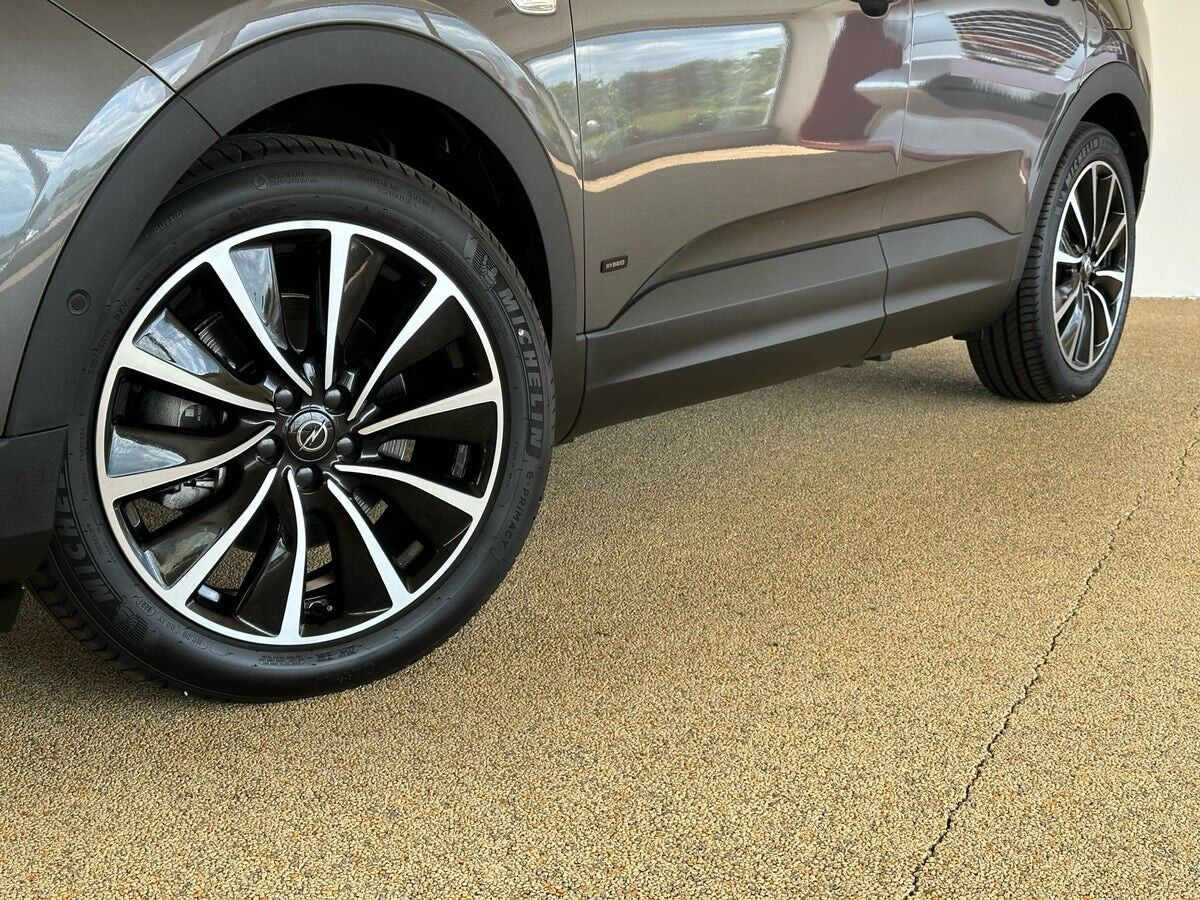 Sort Opel Grandland X fra 2021