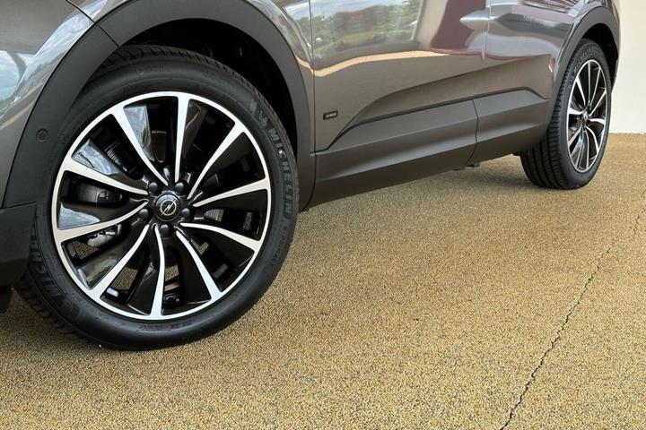 Sort Opel Grandland X fra 2021