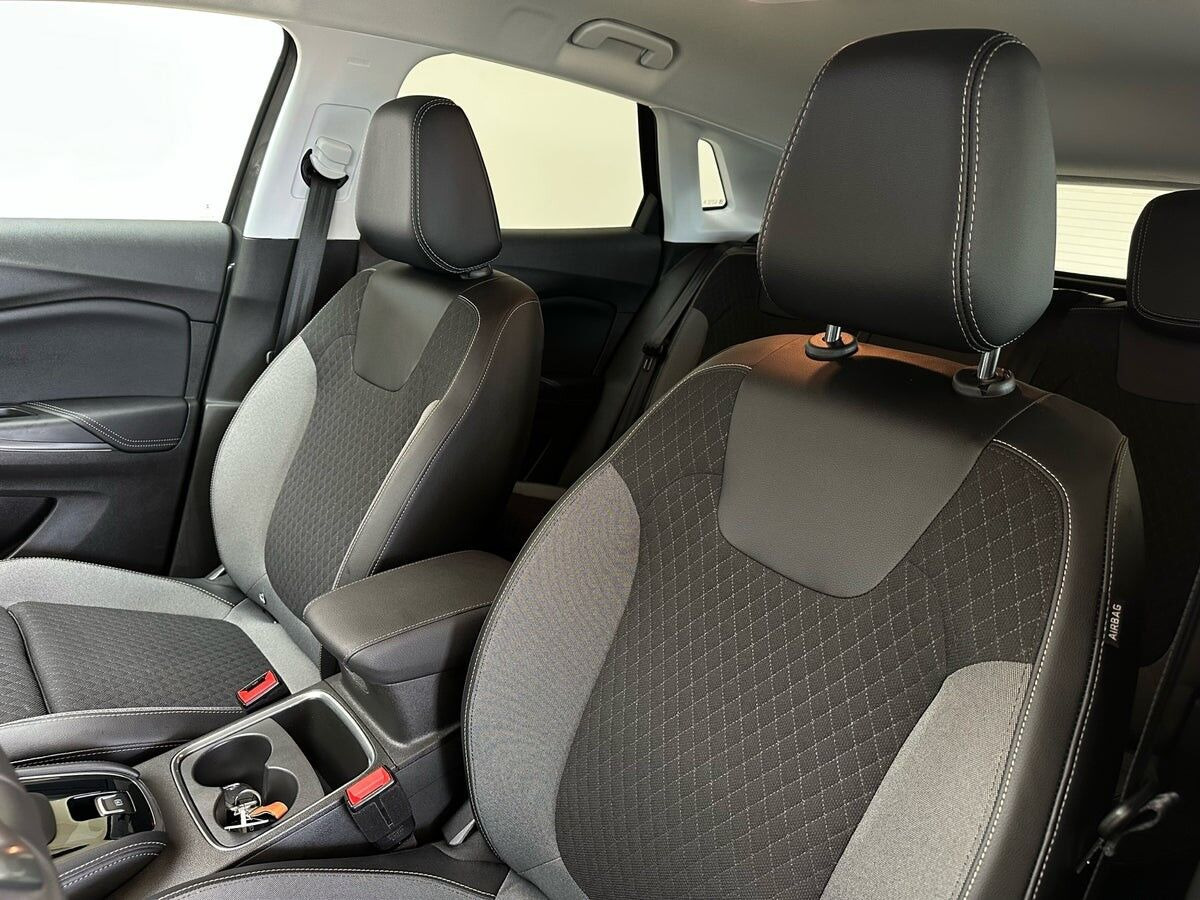 Sort Opel Grandland X fra 2021