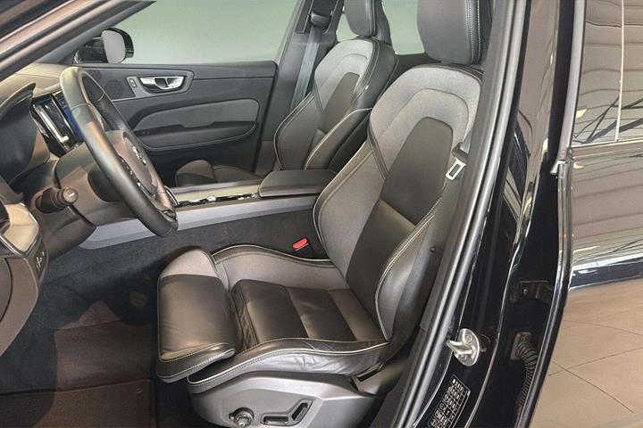 Sort Volvo XC60 fra 2022