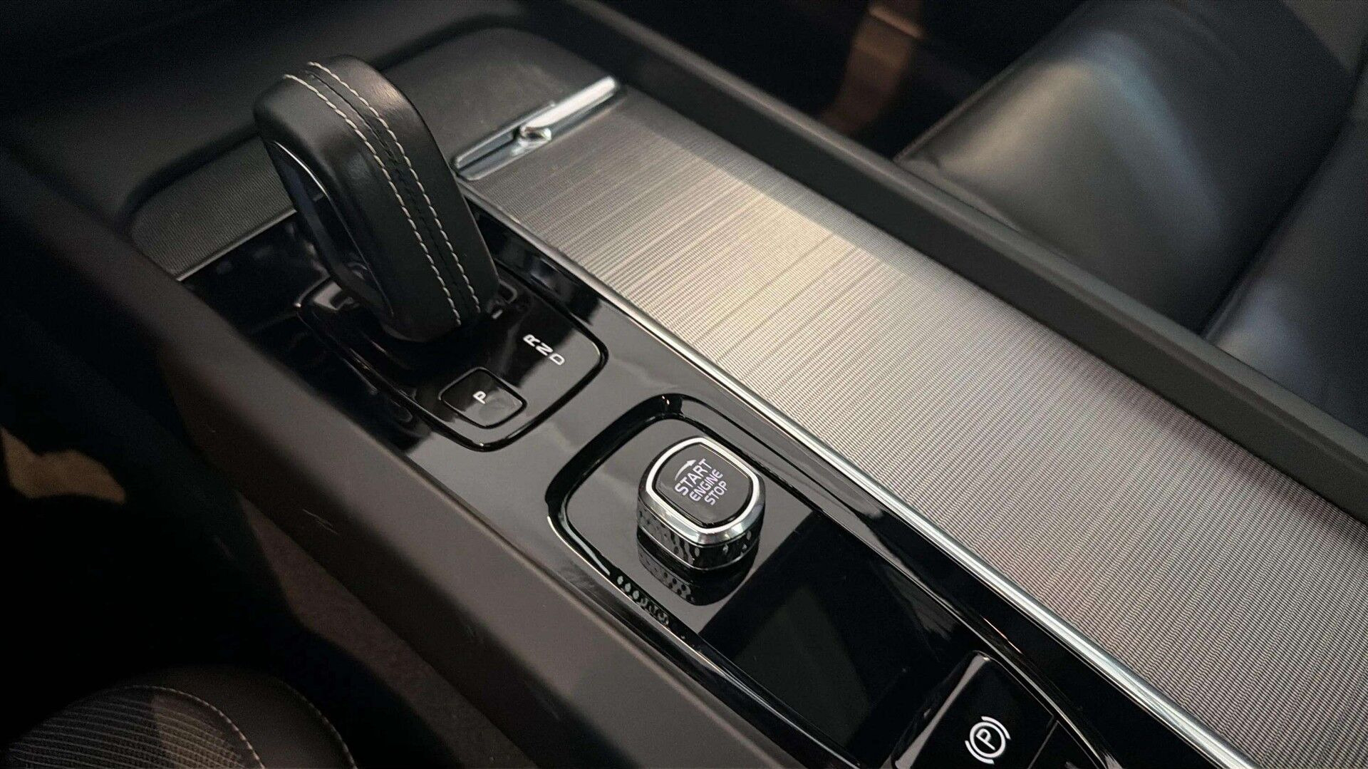 Sort Volvo XC60 fra 2022