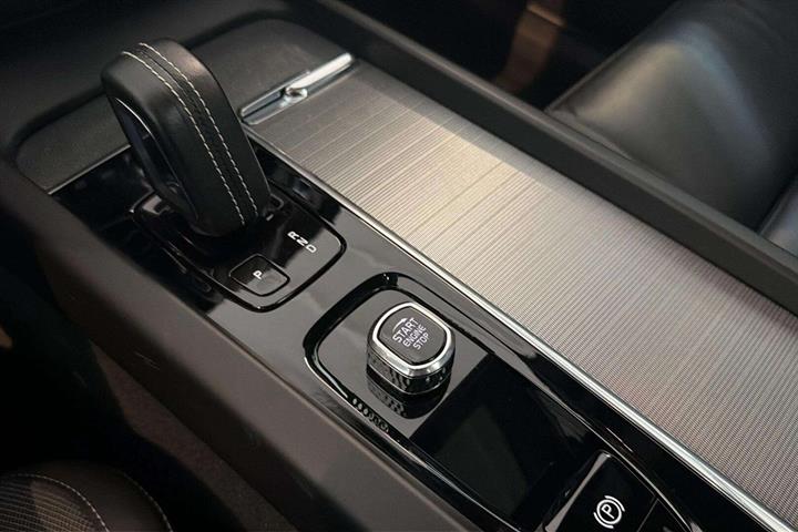 Sort Volvo XC60 fra 2022