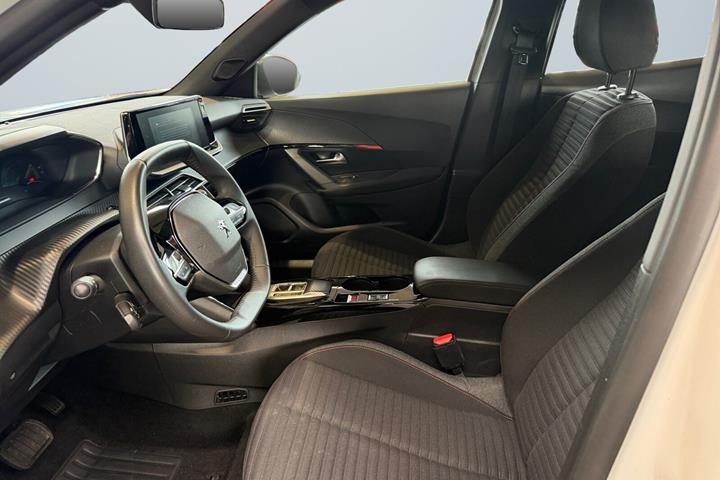 Hvid Peugeot e-2008 fra 2023
