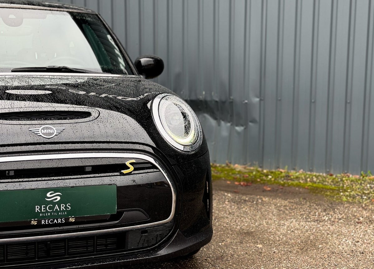 Sort Mini Cooper SE fra 2023