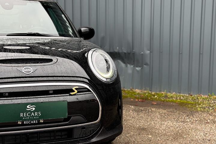 Sort Mini Cooper SE fra 2023