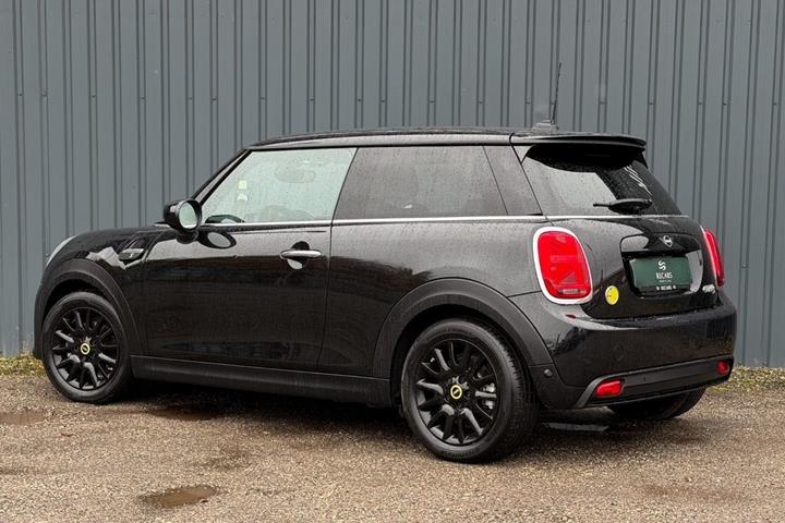 Sort Mini Cooper SE fra 2023