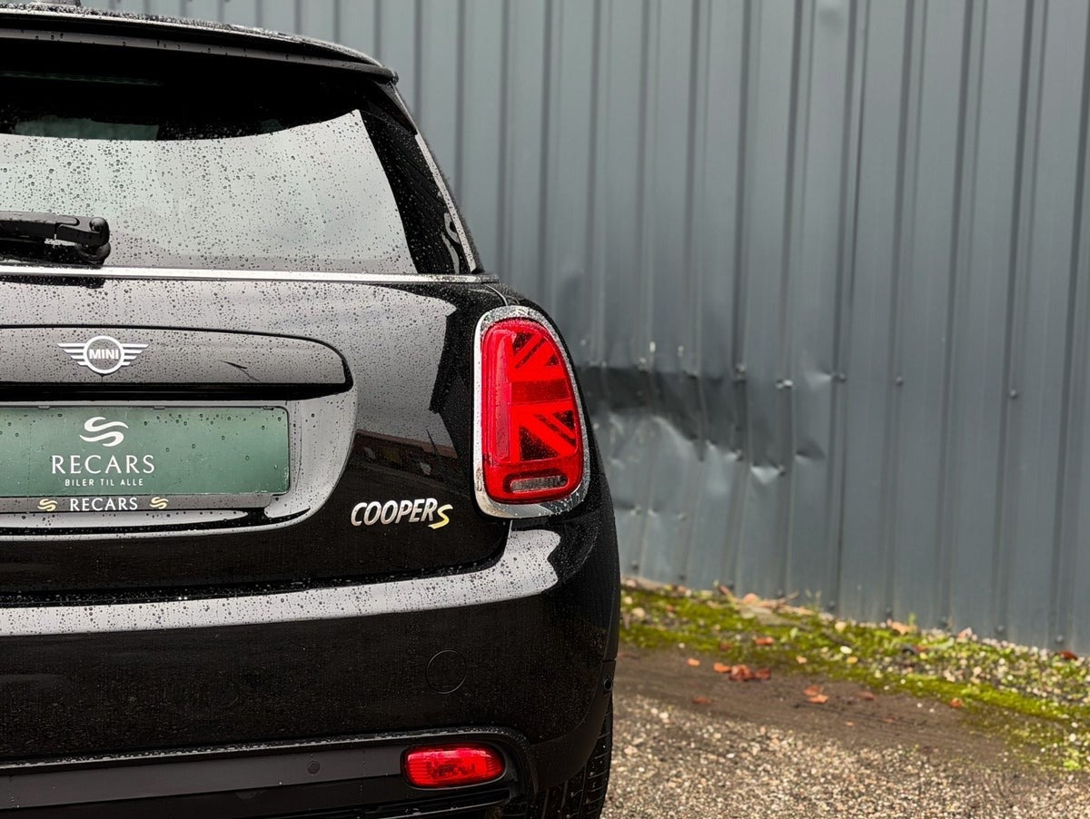 Sort Mini Cooper SE fra 2023