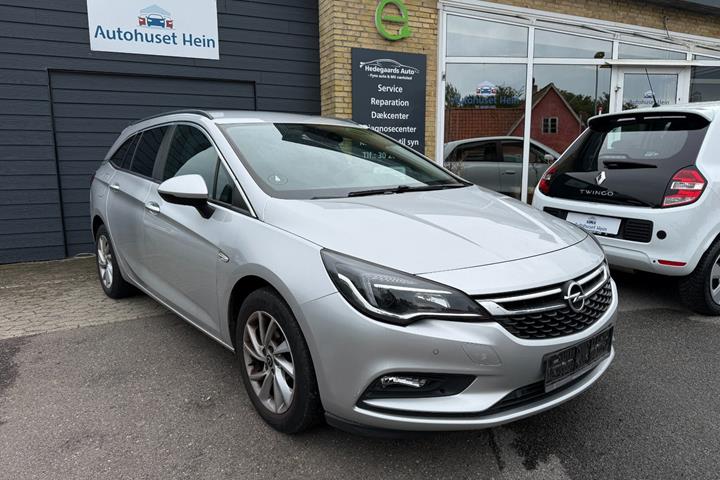 Sølv Opel Astra fra 2019