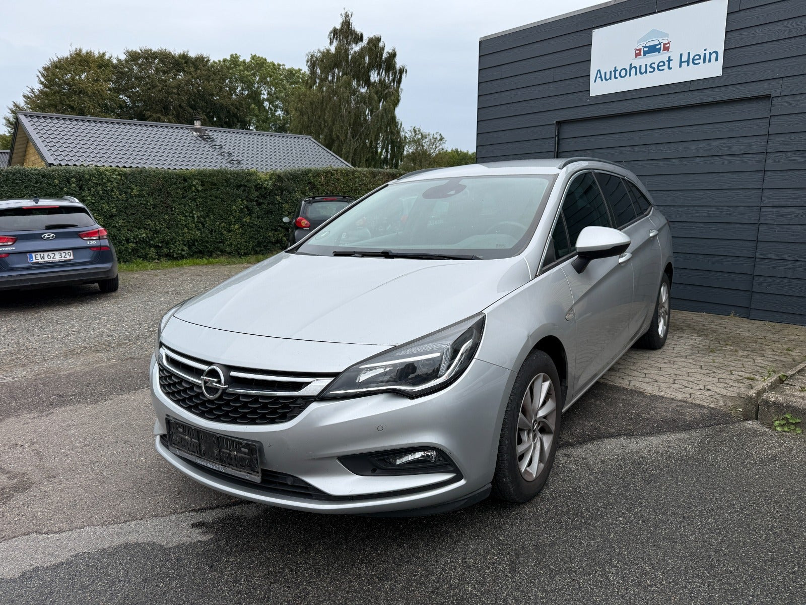 Sølv Opel Astra fra 2019