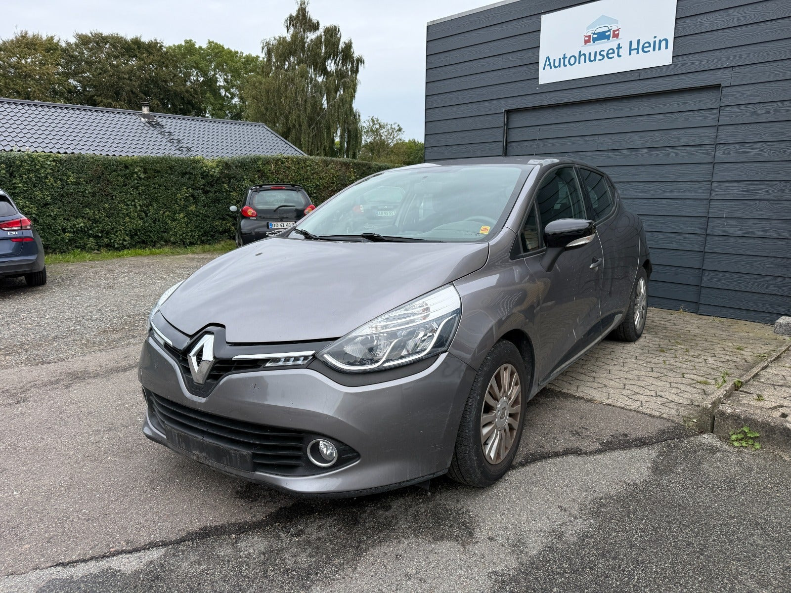 Grå Renault Clio IV fra 2016