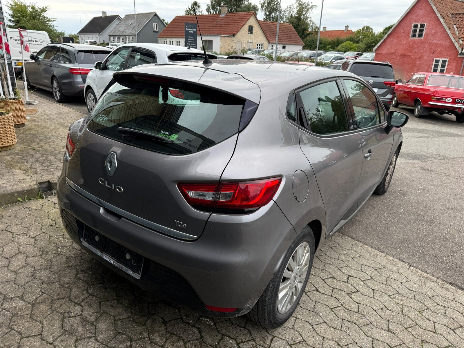 Grå Renault Clio IV fra 2016