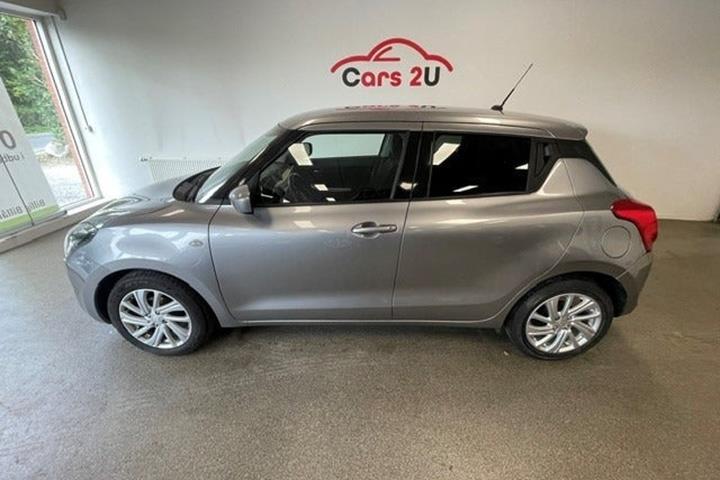 Grå Suzuki Swift fra 2021