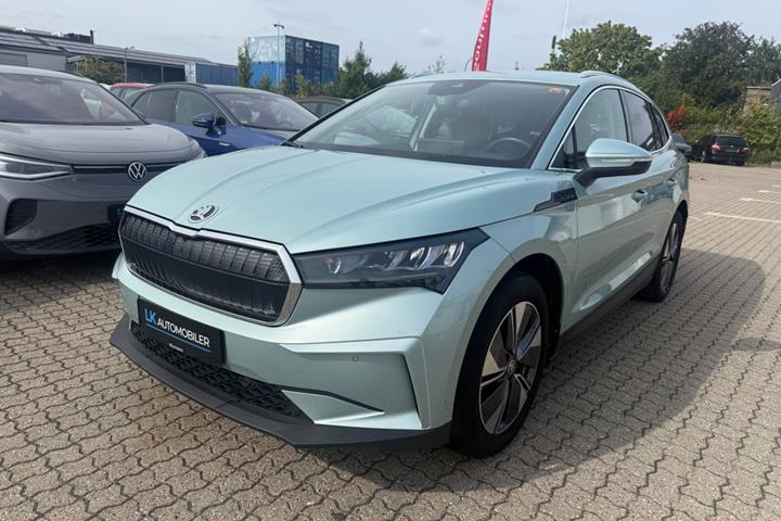 Gul Skoda Enyaq fra 2024 set udefra