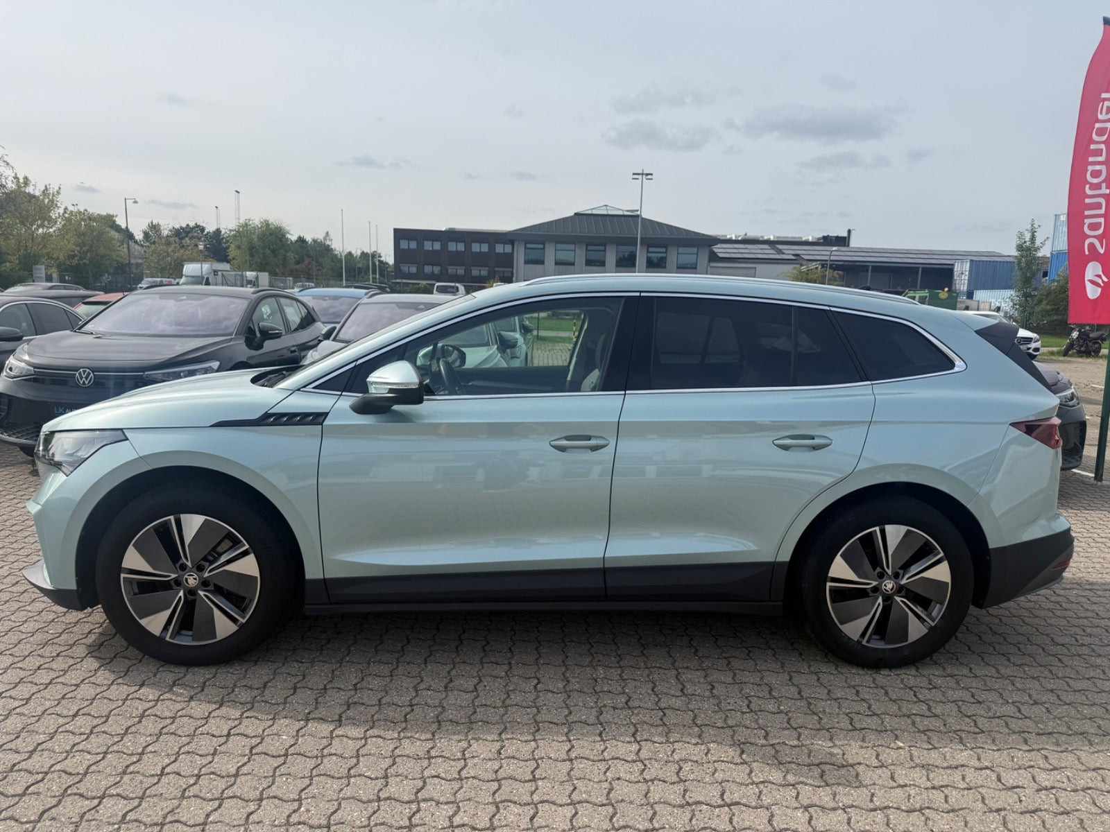 Gul Skoda Enyaq fra 2024